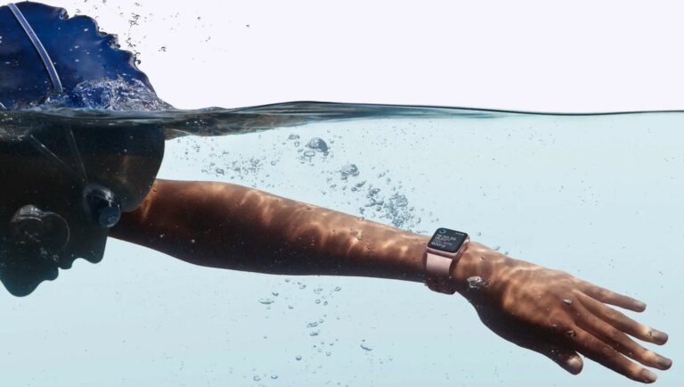 Apple Watch patents parāda, kā viedpulkstenis varētu glābt slīkstošus cilvēkus