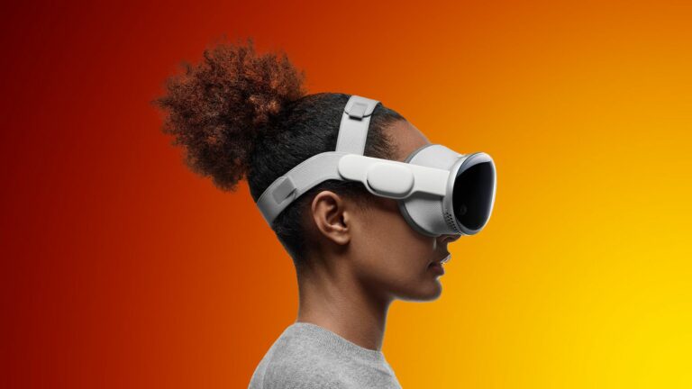 Apple nākas samazināt Vision Pro briļļu piegāžu apjomus, jo pieprasījums ir nepietiekams