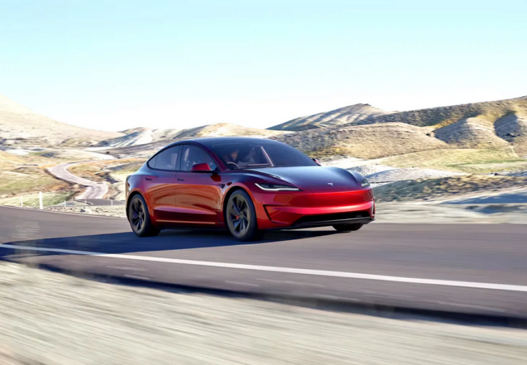 Tesla izlaiž absolūti bezjēdzīgi jaudīgu Model 3 Performance versiju