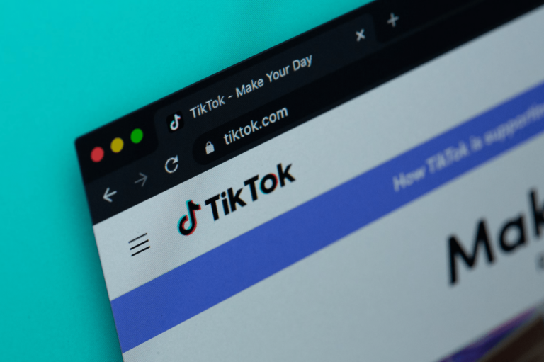 Džo Baidens paraksta likumprojektu, kas aizliedz “TikTok” lietošanu ASV, ja lietotne netiks pārdota