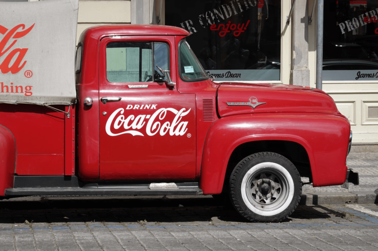 “Coca-Cola” ieguldīs 1,1 miljardu dolāru mākslīgā intelekta integrācijai biznesā