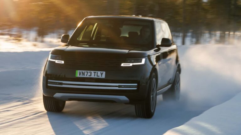 Elektriskais Range Rover izskatās faktiski identisks līdz šim aktuālajam modelim