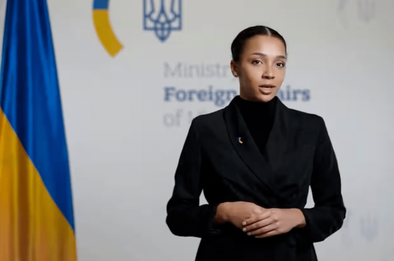 Ukraina prezentē mākslīgā intelekta ģenerētu Ārlietu ministrijas preses pārstāvi
