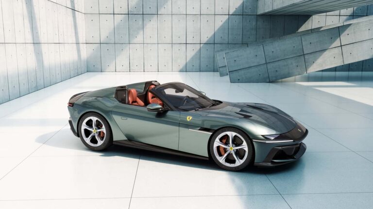 Ferrari pieturas pie V12 dzinēja un iepazīstina ar “12Cilindri” GT auto