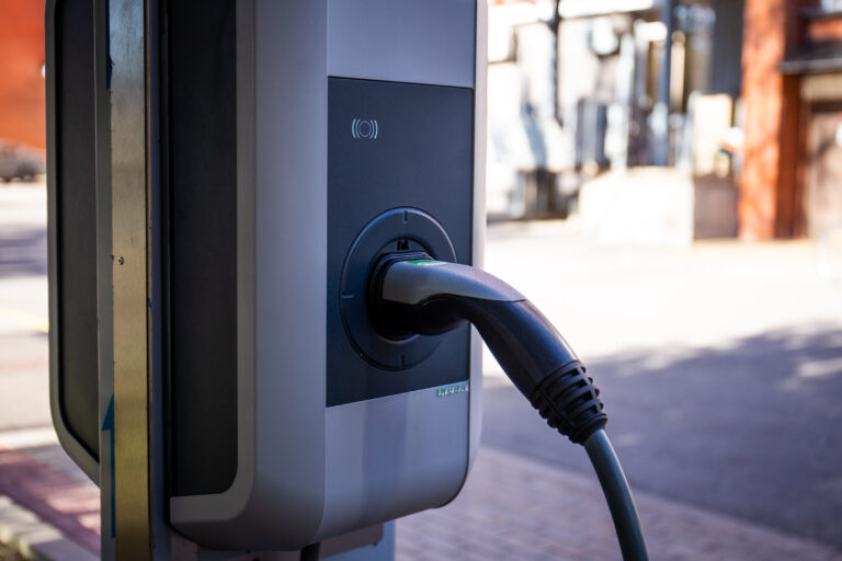 Aicina izmantot iespēju attīstīt elektroauto uzlādes punktus ar ES līdzfinansējumu