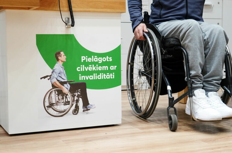 “Bite Latvija” Rīgā un reģionos atklāj 10 klientu apkalpošanas centrus, kas piekļūstami cilvēkiem ar funkcionāliem traucējumiem