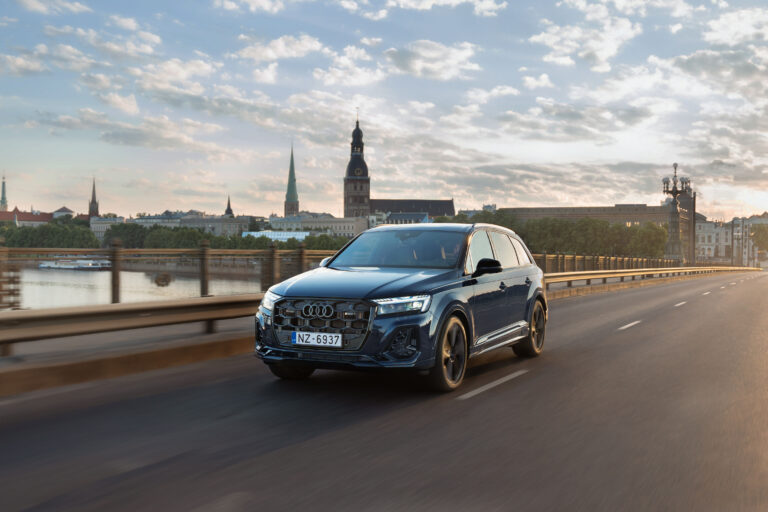 Latvijā pieejams jaunais Audi Q7 plug-in hibrīds