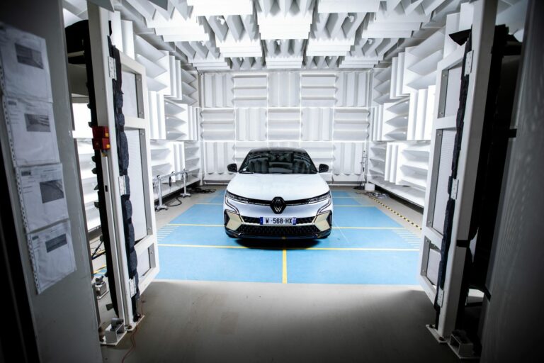 Renault Apache programmas ietvaros pēta auto radīto troksni