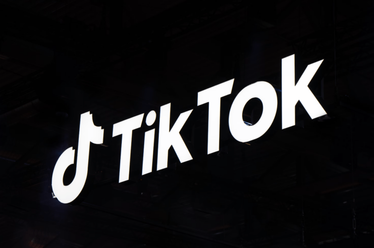 “TikTok” piedāvās jaunu funkciju, kas ļauj atrast dziesmas, tās dziedot vai dungojot
