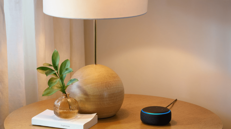 “Amazon” izlaidīs jaunu balss asistenta Alexa versiju, ko darbinās “Anthropic Claude”