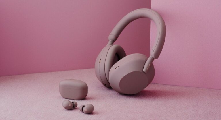 Sony WF-1000XM5 un WH-1000XM5 bezvadu austiņas pieejamas jaunajā Smoky Pink tonī