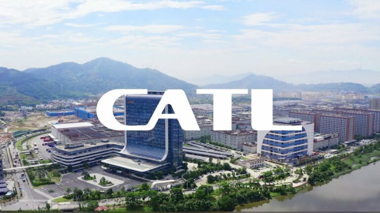 “CATL” un “Stellantis” sāk būvēt 4 miljardu eiro vērtu akumulatoru rūpnīcu Spānijā