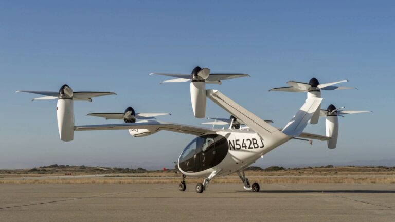Toyota investē papildus pusmiljardu dolāru elektrisko gaisa taksometru uzņēmumā Joby Aviation