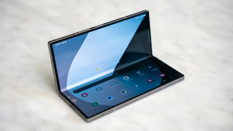 Samsung apstiprina, ka netiks piedāvāts lētāks Galaxy Fold salokāmā viedtālruņa modelis
