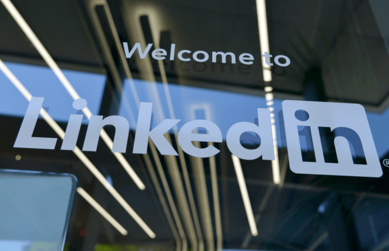 “LinkedIn” izlaiž jaunu MI rīku, kas palīdzēs uzņēmumiem personāla atlasē