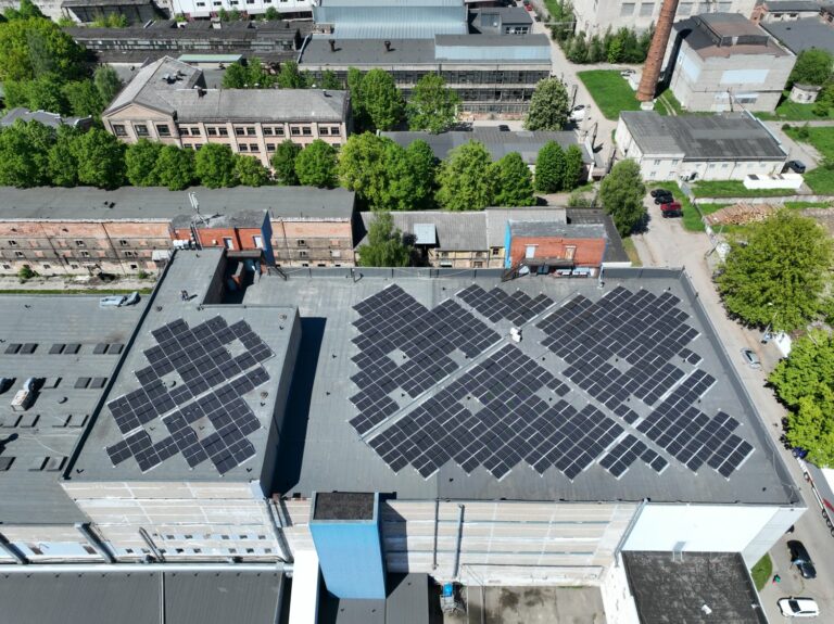 “Cido Grupa” uzstāda 251 kW saules paneļu sistēmu 1300 kvadrātmetru platībā