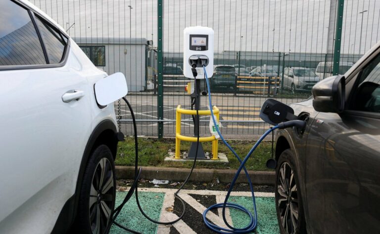 Valdība piešķir papildus 11 miljonus eiro, lai turpinātu elektroauto un plug-in hibrīdu atbalsta programmu