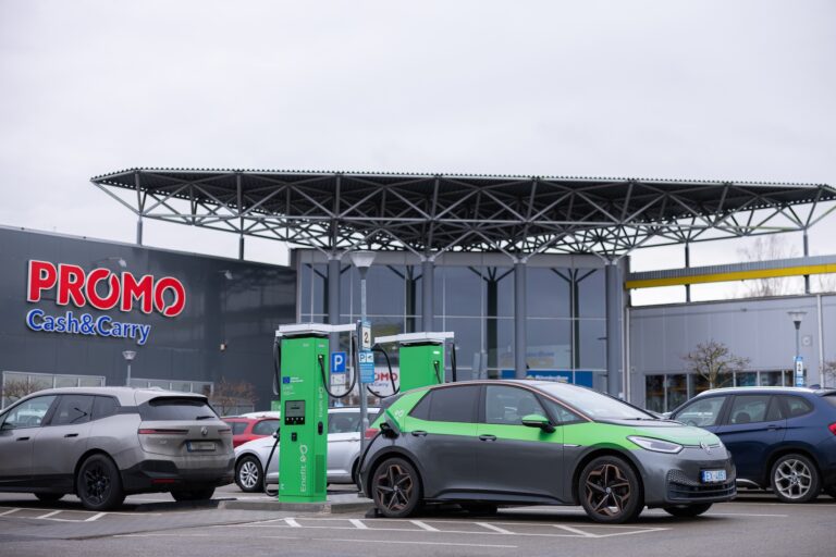 Enefit izveidojis lojalitātes programmu elektroauto uzlādes tīklam