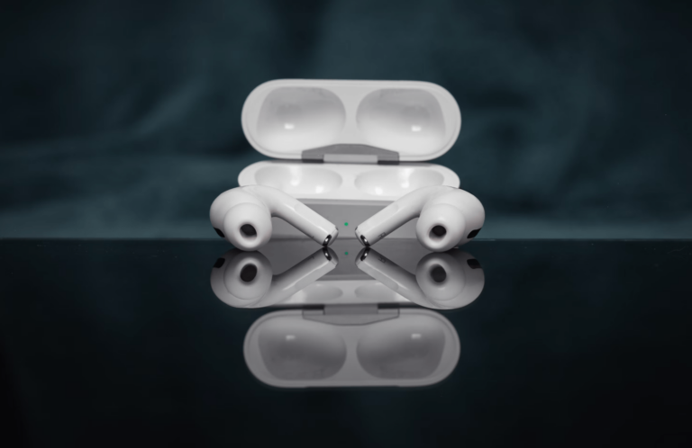 Nākamās paaudzes “Apple AirPods Pro” austiņas spēs izmērīt sirdsdarbību un ķermeņa temperatūru