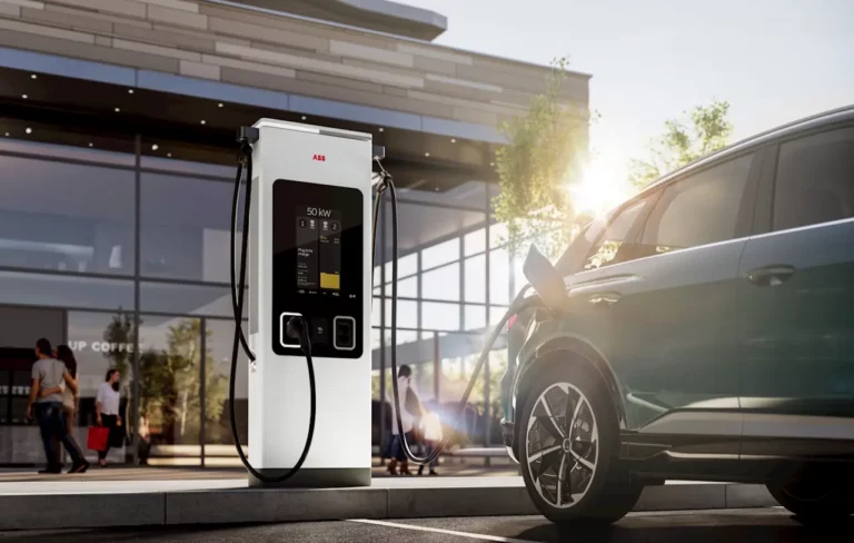 Jaunais ABB elektroauto uzlādes risinājums C50 – izdevīgs uzņēmējiem un ērts auto vadītājiem