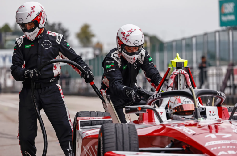 Formula E sacīkšu seriālā plāno ieviest uzlādi sacīkšu laikā