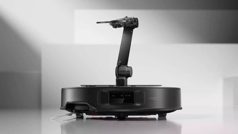 Roborock Saros Z70 ir pirmais robotizētais putekļsūcējs ar robotizēto roku