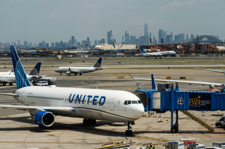 Jau šajā pavasarī ASV lidsabiedrība “United Airlines” pasažieriem sāks piedāvāt “Starlink” internetu