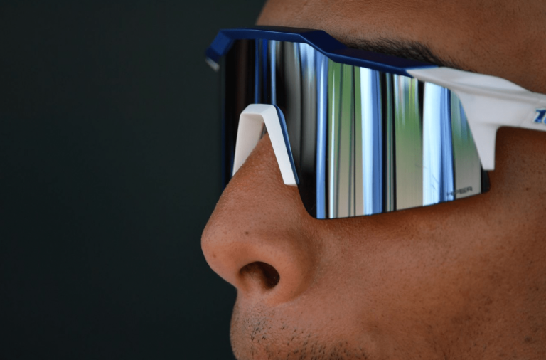 “Meta” kopā ar “Oakley” gatavo viedās brilles sportistiem