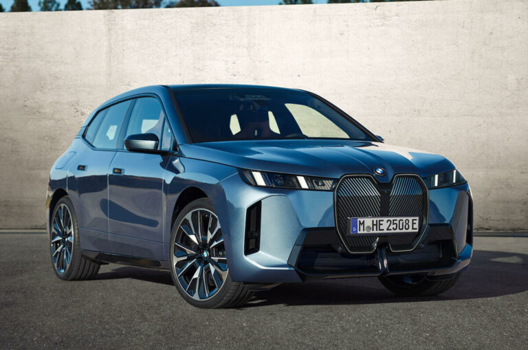 Pamatīgi modernizēts BMW iX elektriskais flagmanis