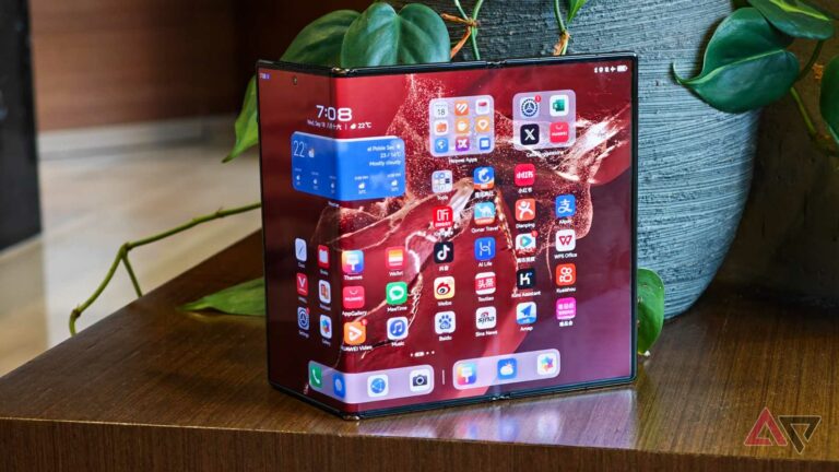 Samsung apstiprinājis arī trīs daļās salokāma viedtālruņa izstrādi