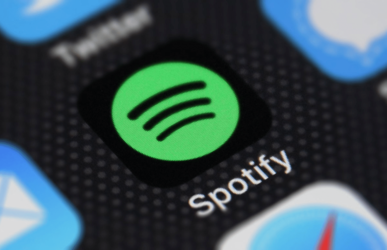 “Spotify” sāk piedāvāt mākslīgā intelekta ierunātas audiogrāmatas