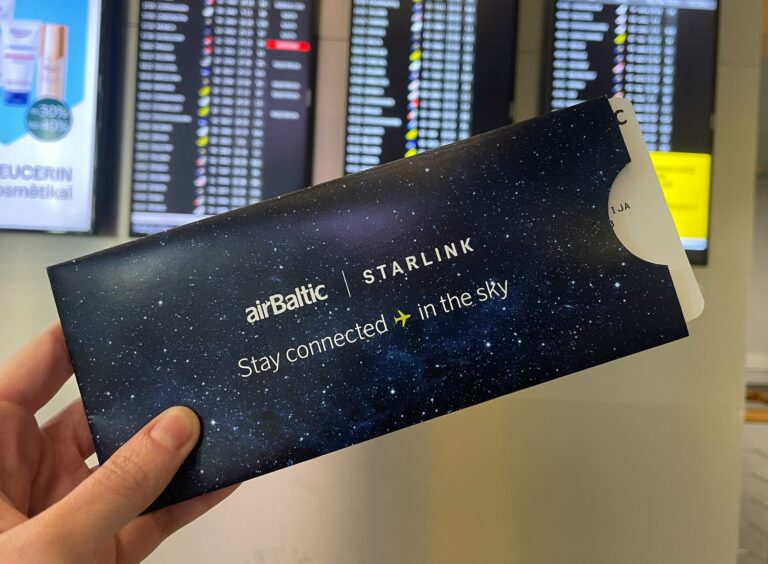 “airBaltic” kļūst par pirmo lidsabiedrību Eiropā, kas lidmašīnās nodrošina “Starlink” internetu