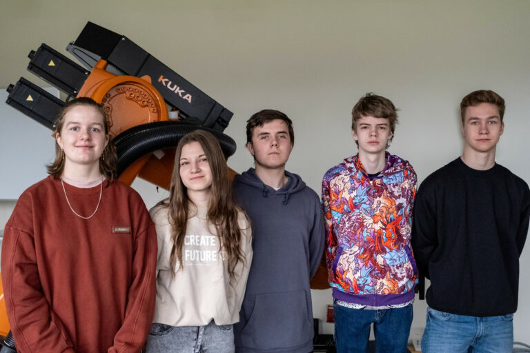 Vidusskolēnus aicina pieteikties Ēnu dienai CERN, Šveicē, kā arī RTU