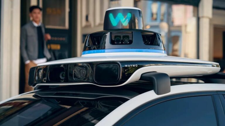 Waymo autonomie taksometri mazāk nekā gada laikā dubultojuši braucienu skaitu