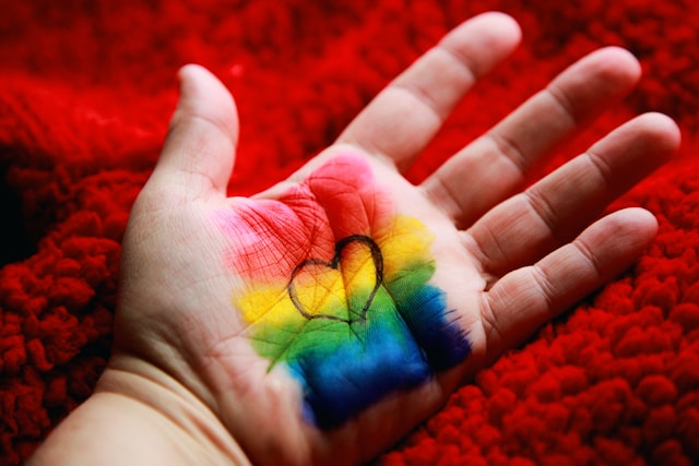 Internetā bija brīvi pieejami 1,5 miljoni attēlu no LGBT iepazīšanās lietotnēm