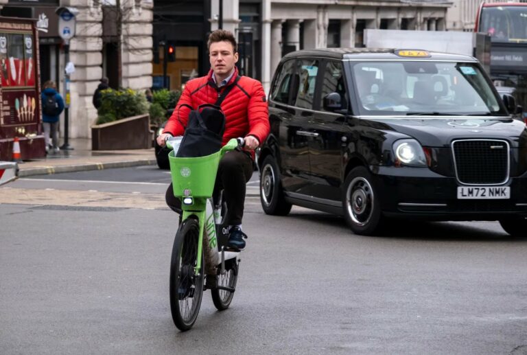 Marta beigās Londonas sabiedriskajā transportā aizliegs pārvadāt elektro velosipēdus