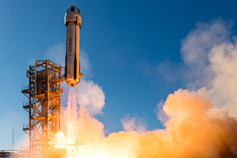 Džefa Beizosa “Blue Origin” kosmosā nosūtīs popzvaigzni Keitiju Periju
