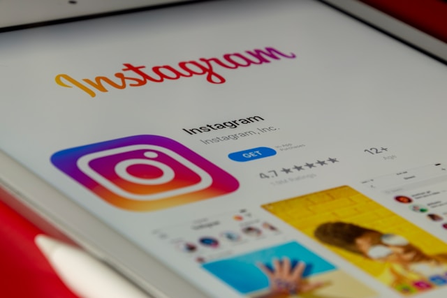 “Instagram” izmēģina funkciju pievienot ierakstiem MI ģenerētus komentārus
