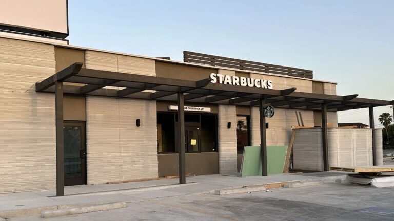 Atvērts pirmais 3D drukātais “Starbucks” kafijas veikals