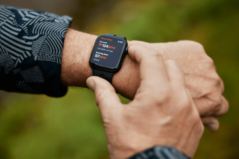 “Apple” vēlas pārveidot “Health” lietotni un integrēt tajā MI treneri