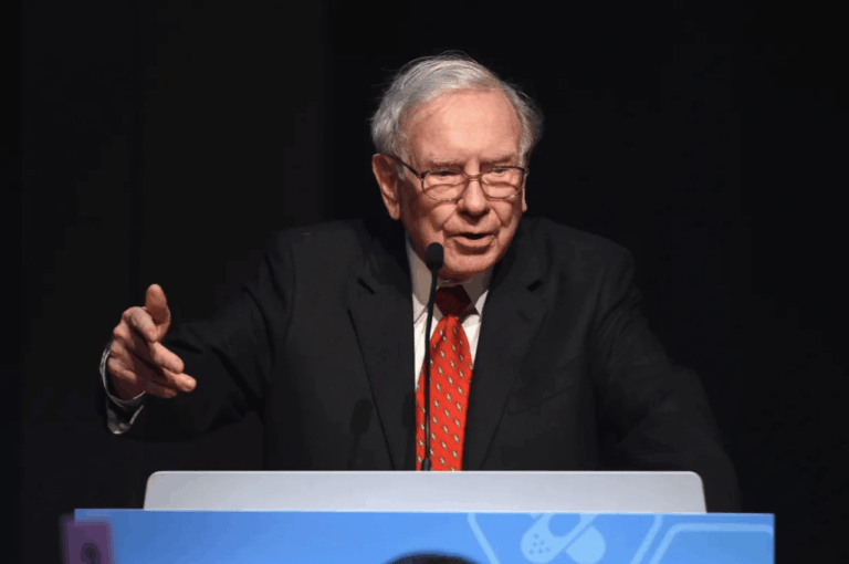 Pēc 55 gadu darba Vorens Bafets atkāpsies no “Berkshire Hathaway” vadītāja amata