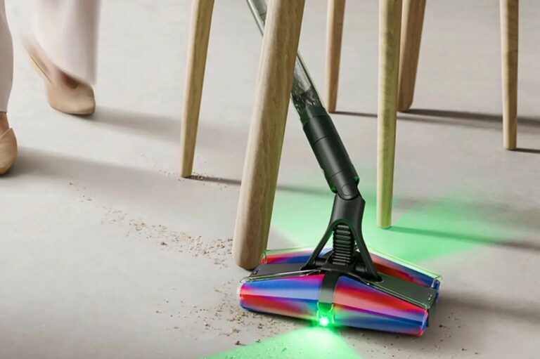 “Dyson” prezentējis, iespējams, pasaulē šaurāko bezvadu putekļsūcēju “PencilVac”