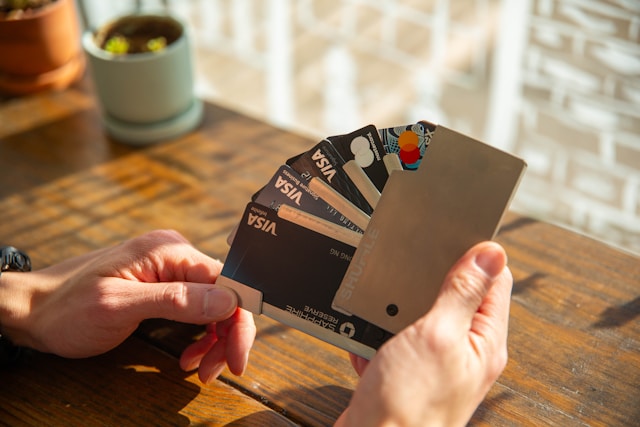 “Visa” un “Mastercard” piedāvās mākslīgā intelekta atbalstītu iepirkšanos