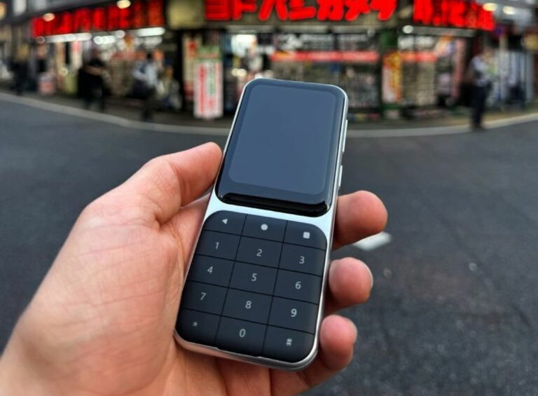 “Sidephone” būs kompakts podziņtelefons zvaniem un “WhatsApp”