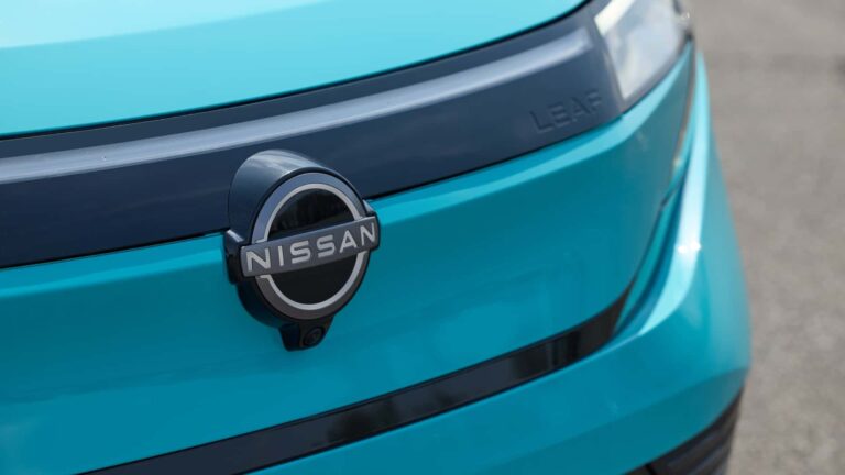 “Nissan” apgalvo, ka viss rit pēc plāna, lai 2028. gadā piedāvātu cietvielu akumulatorus