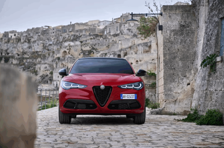 Jaunās paaudzes “Alfa Romeo Stelvio”, visticamāk, pie klientiem nonāks vēlāk nekā plānots