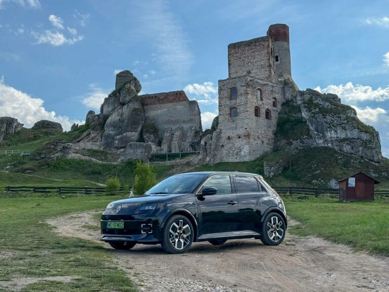 Iepazīstamies ar “Renault 5” – elektrība šim auto ir nākusi par labu