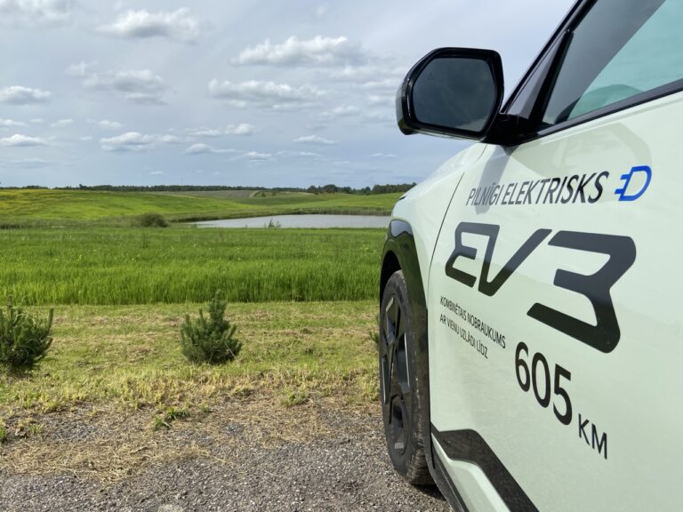 Kā es ar “KIA EV3” elektroauto devos uz Latgali svinēt Jāņus