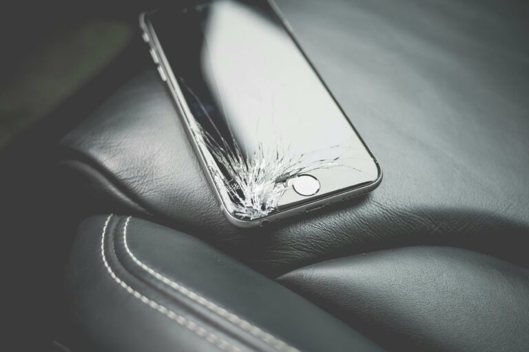 Vasarā par 60 % palielinās pieteikumu skaits par bojātiem un nozagtiem telefoniem