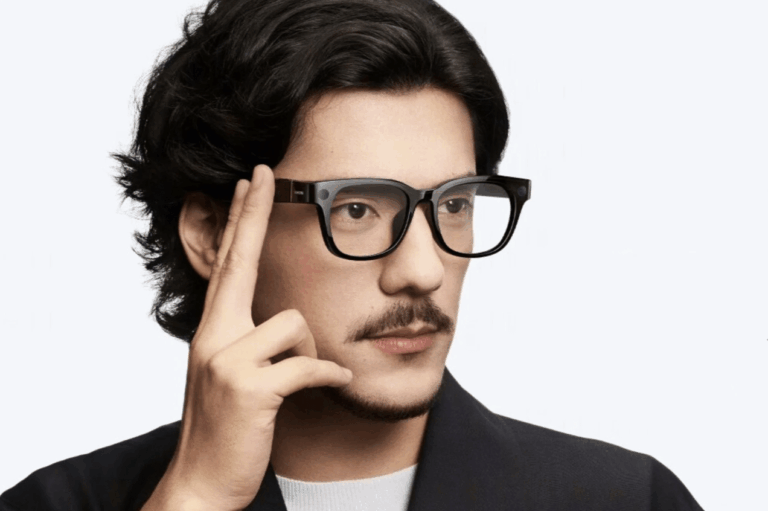 “Xiaomi” prezentē MI viedbrilles, kas parāda vidējo pirkstu “Meta” un “Ray-Ban” kopproduktam